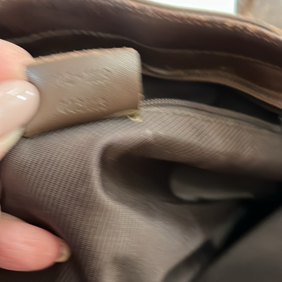 GUCCI bag. Beautiful and clean inside and out. Excellent used condition - Picture 5 of 6